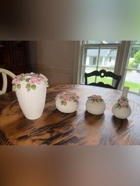 4 piece set of Ceramic vases and round jewelry box with lid with Pink Roses